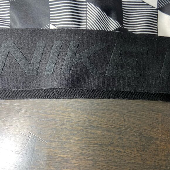 Nike Pro One-Shoulder Sports Bra – Black/White Geometric Print – Size Small - Picture 4 of 8